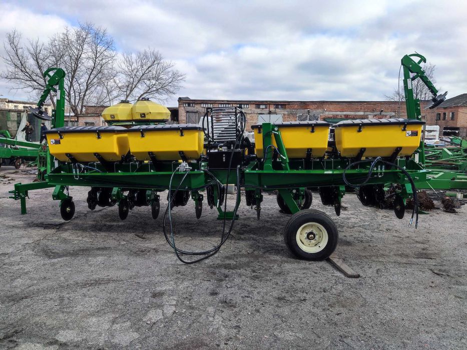 Сівалка пневматмчна точного висіва  JOHN DEERE 7200 Джон Дір