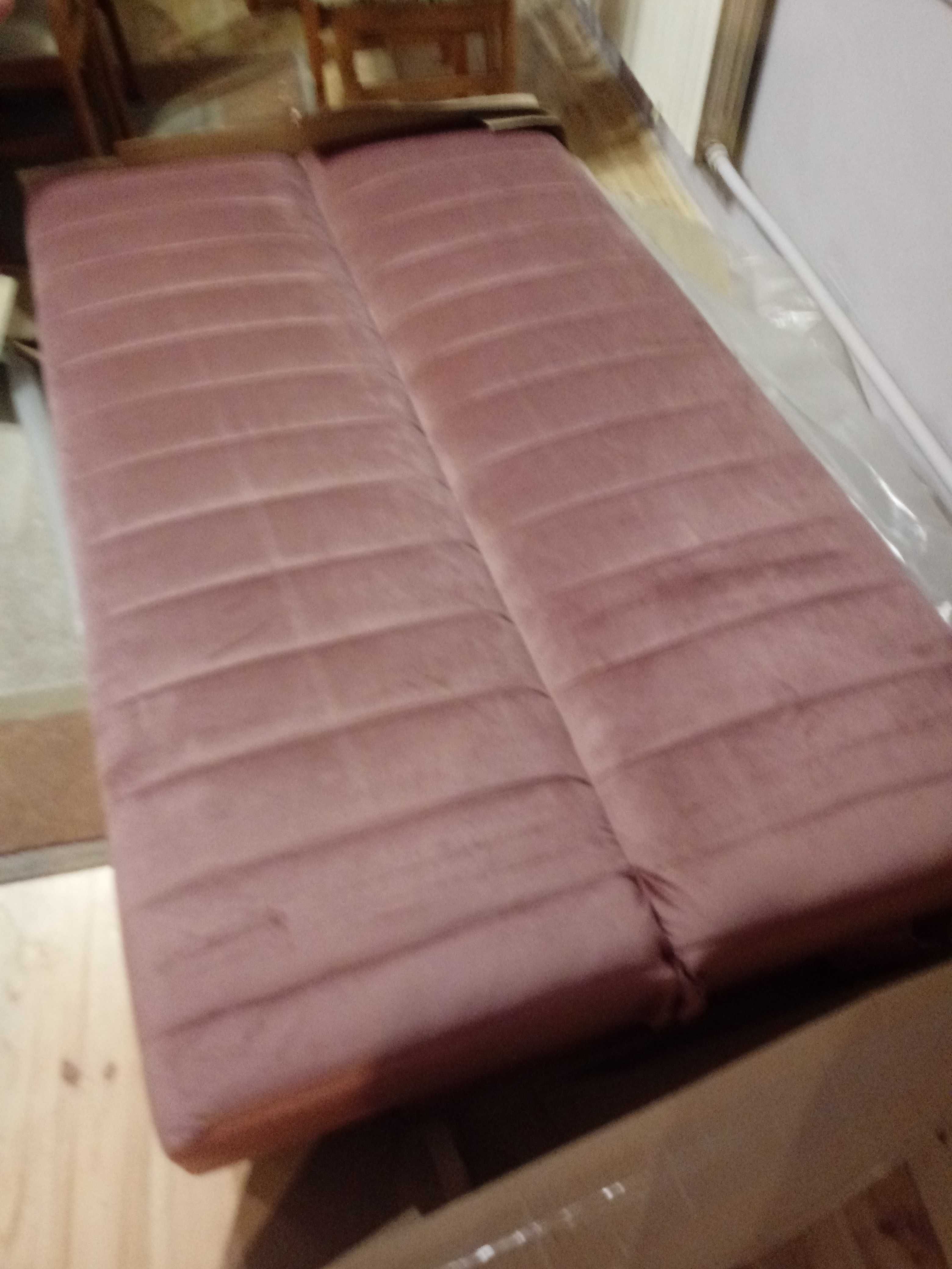 różowa kanapa. 170 cm długość spania