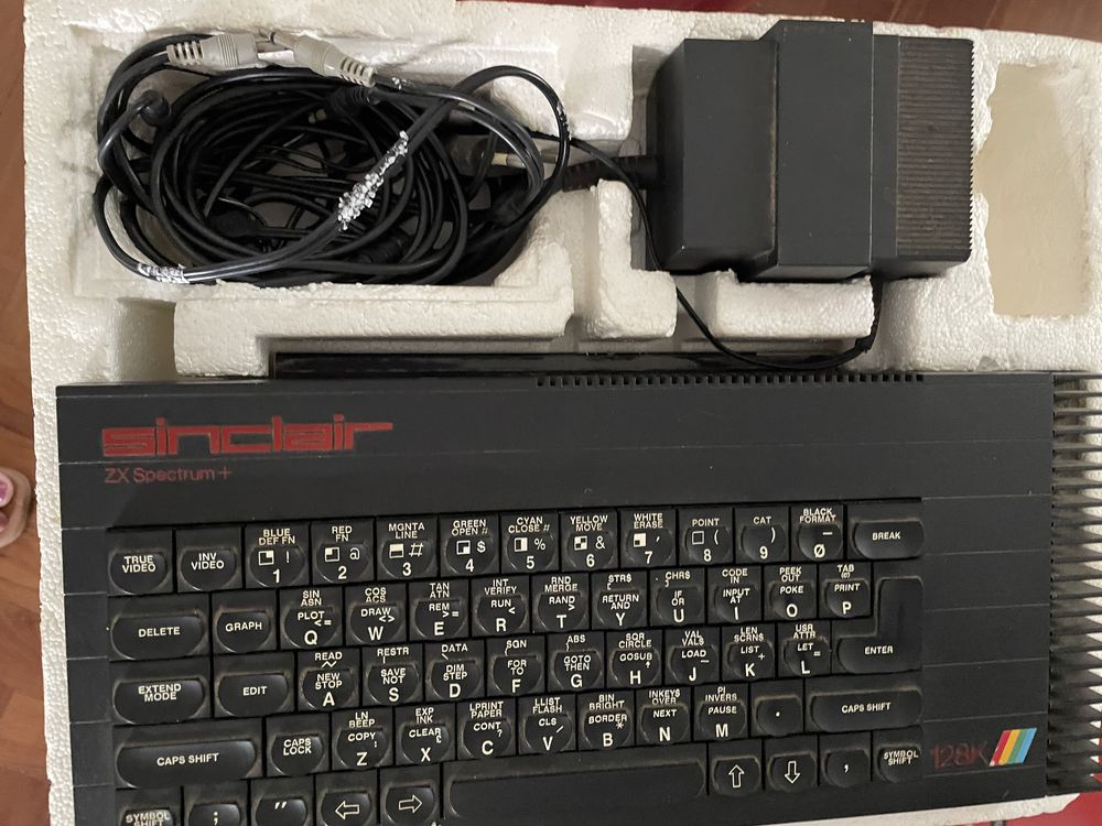 ZX Spectrum 128 (com caixa e guia original)