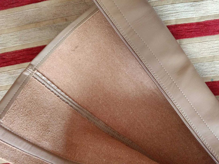 Шикарні бежеві чоботи