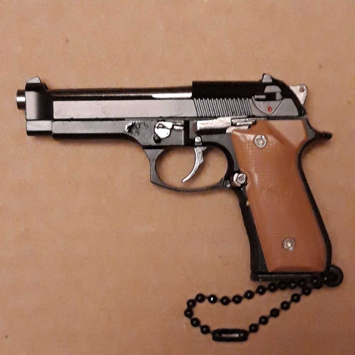 БРЕЛОК, миниатюрный макет пистолета Beretta