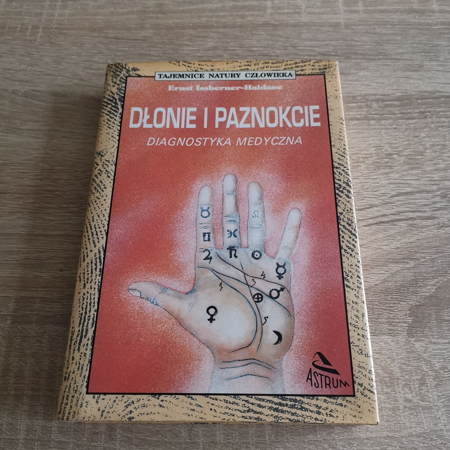 Książka - Dłonie i paznokcie