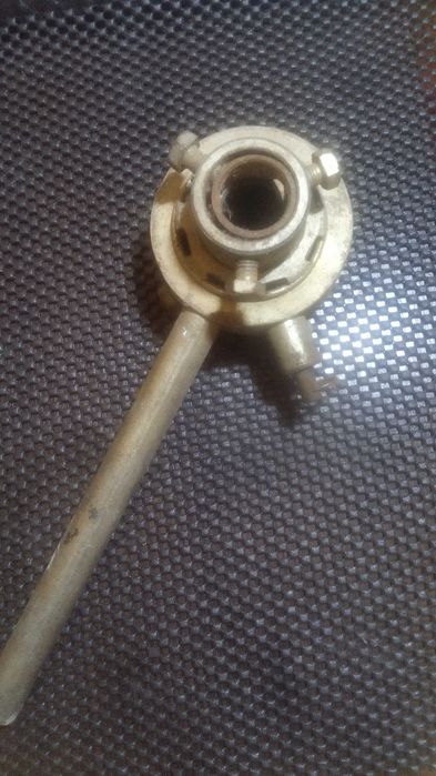 Продам різьбонарізний клупп з трищіткою