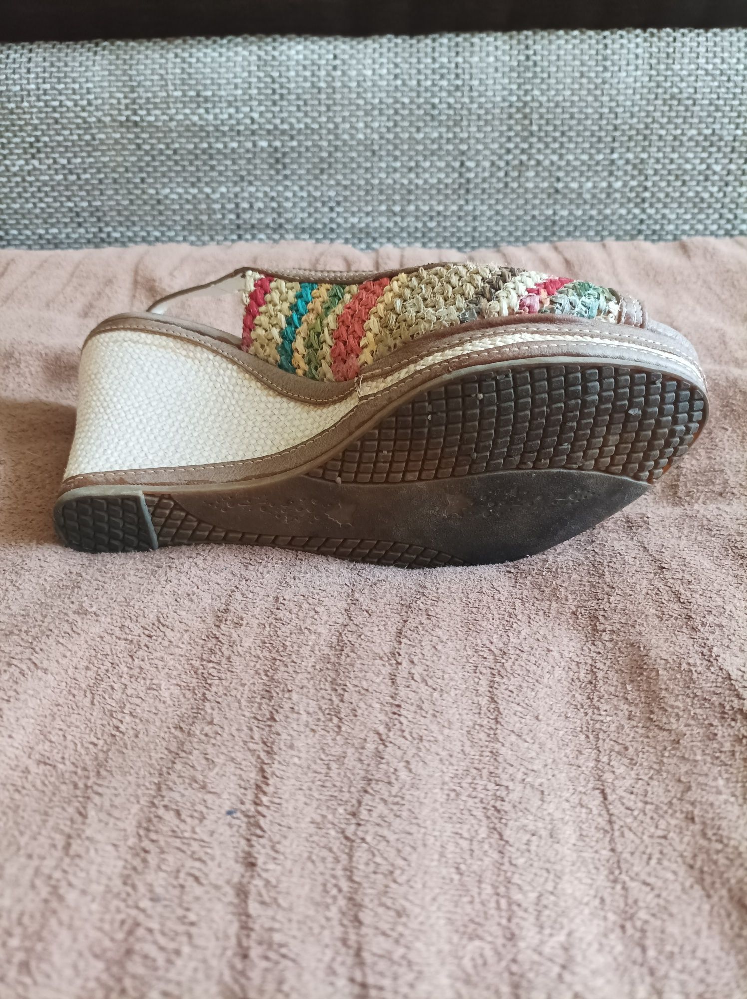 Sandały na koturnie. Rozmiar 38. Damskie