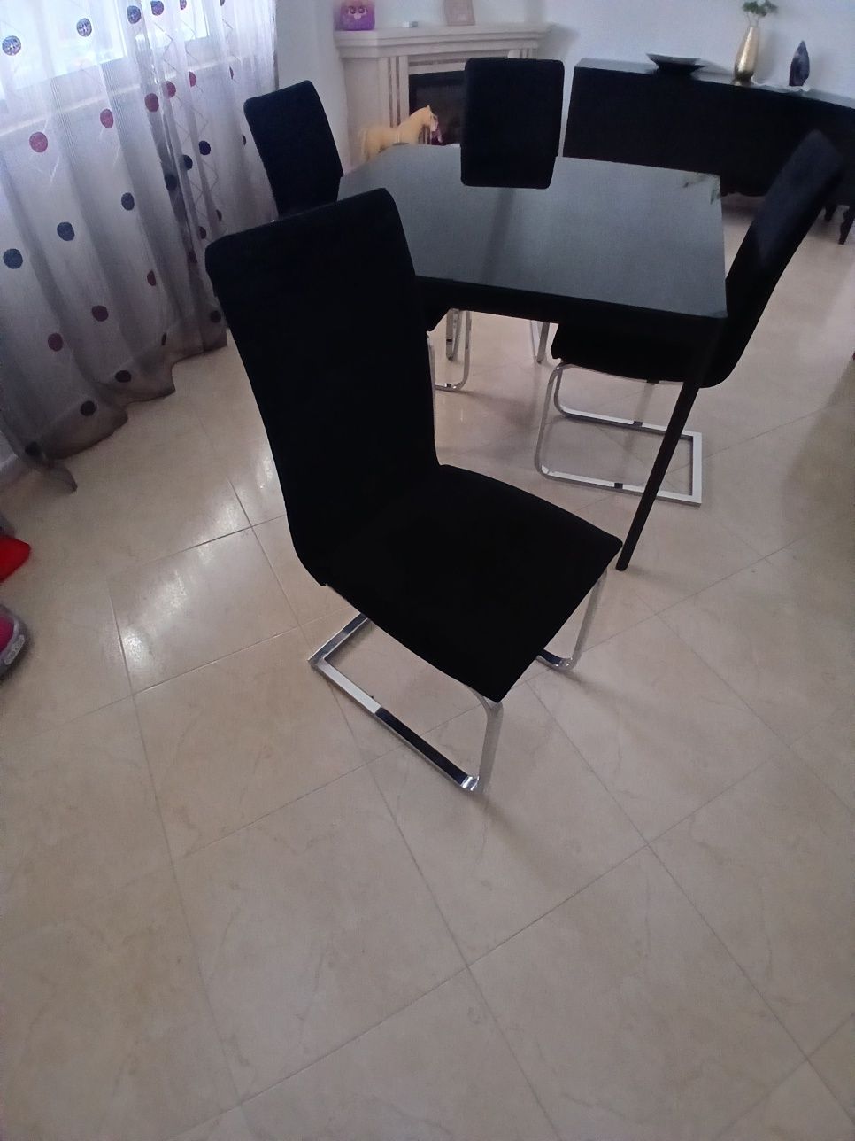 Mesa de jantar com 4 cadeiras
