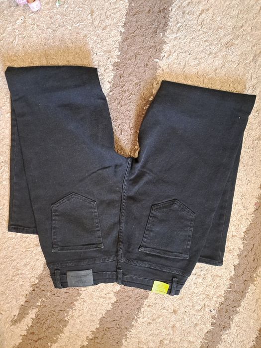 Джинси жіночі чорні утеплені МОМ