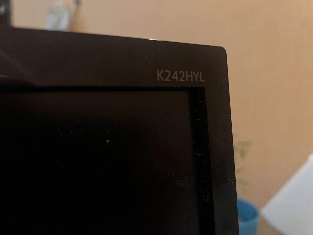 Продаю IPS  монитор Acer 242 HYL все работает