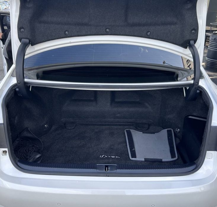 Продам Lexus es300h 2013р.в 2.5 гібрид 183тис.км пробіг