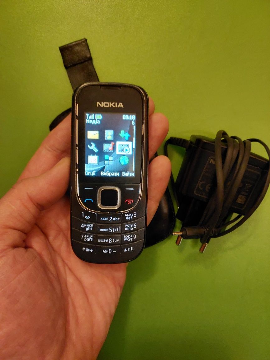 Nokia 2323c-2 рабочий с батареей, зарядкой, чехлом, гарнитурой