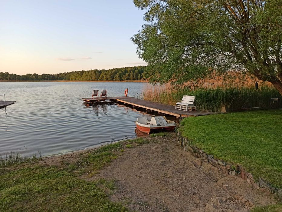 Domek do wynajęcia nad jeziorem na mazurach.
