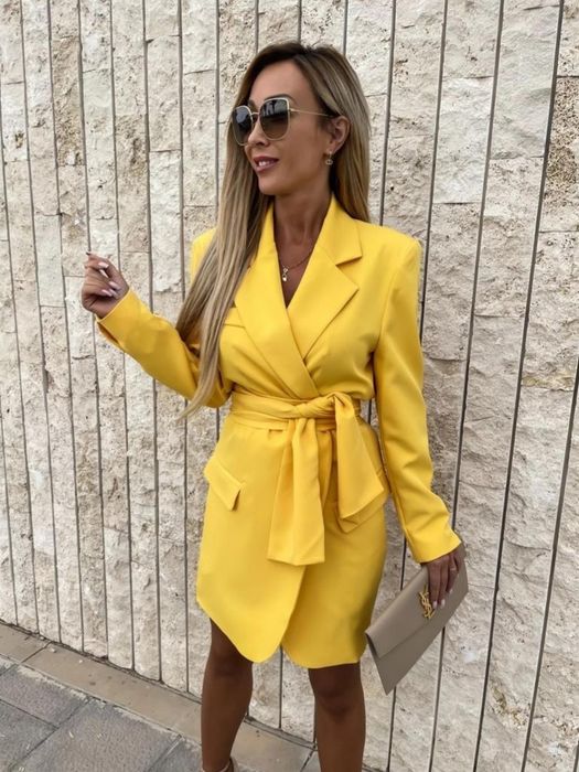 Sukienka żółta żakietowa z paskiem Victoria M 38