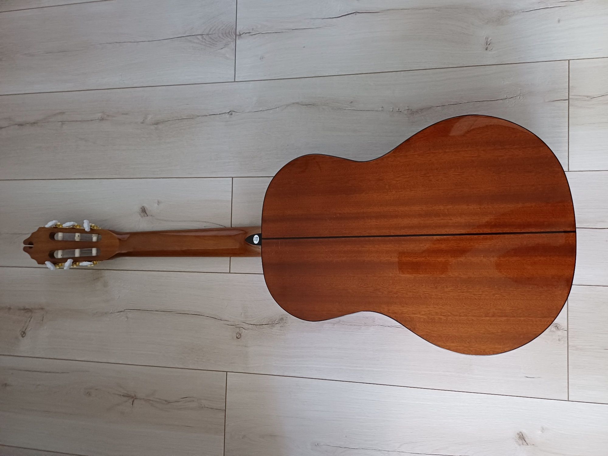 Spawarka gitarę klasyczną Washburn