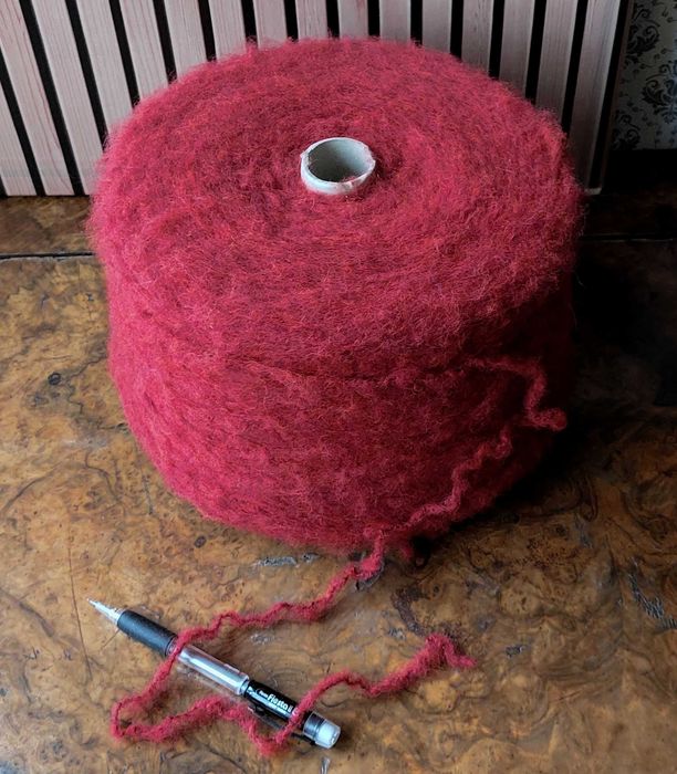 Gruba lekko elastyczna włóczka - ciemna czerwień - duża  ok. 1,6 kg