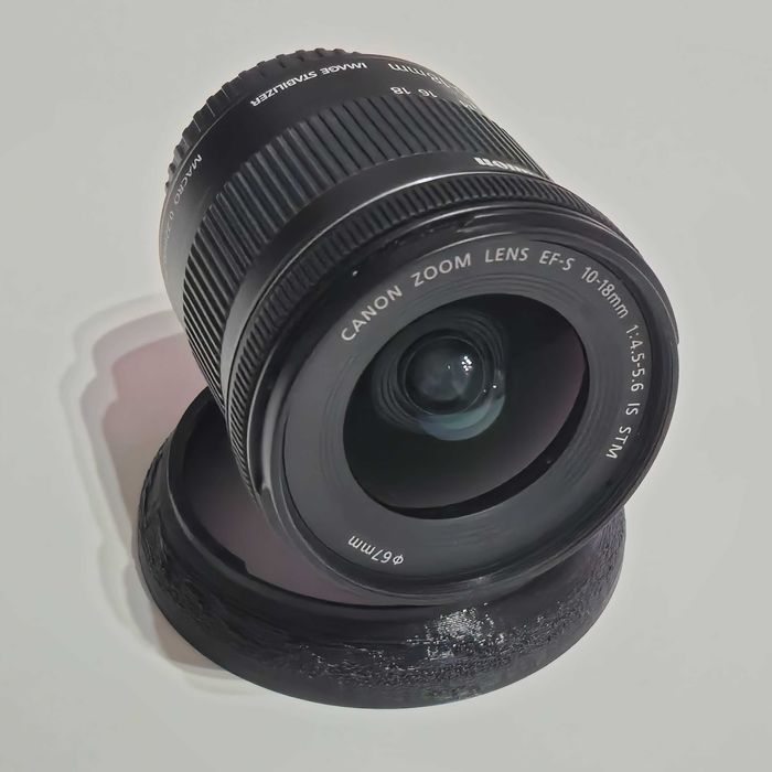 Canon EF-S 10-18mm 1:4.5-5.6 IS STM com parasol e caixa