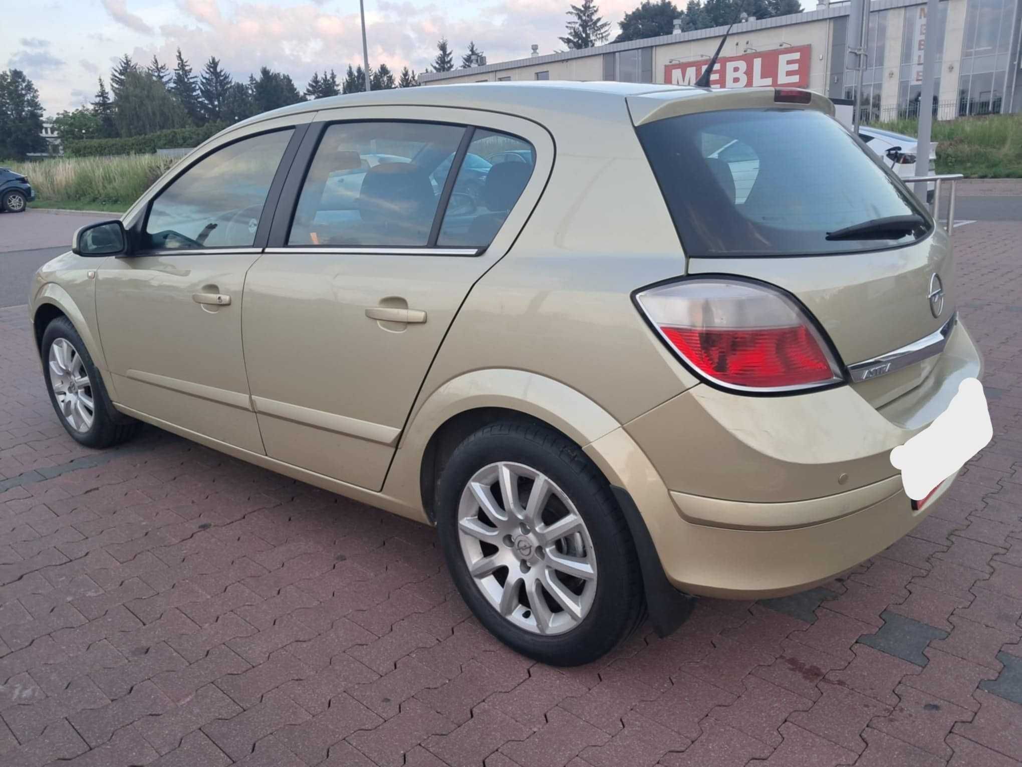 OPEL  ASTRA H 2004 r  1,6 B+GAZ 5 drzwi HATCHBACK