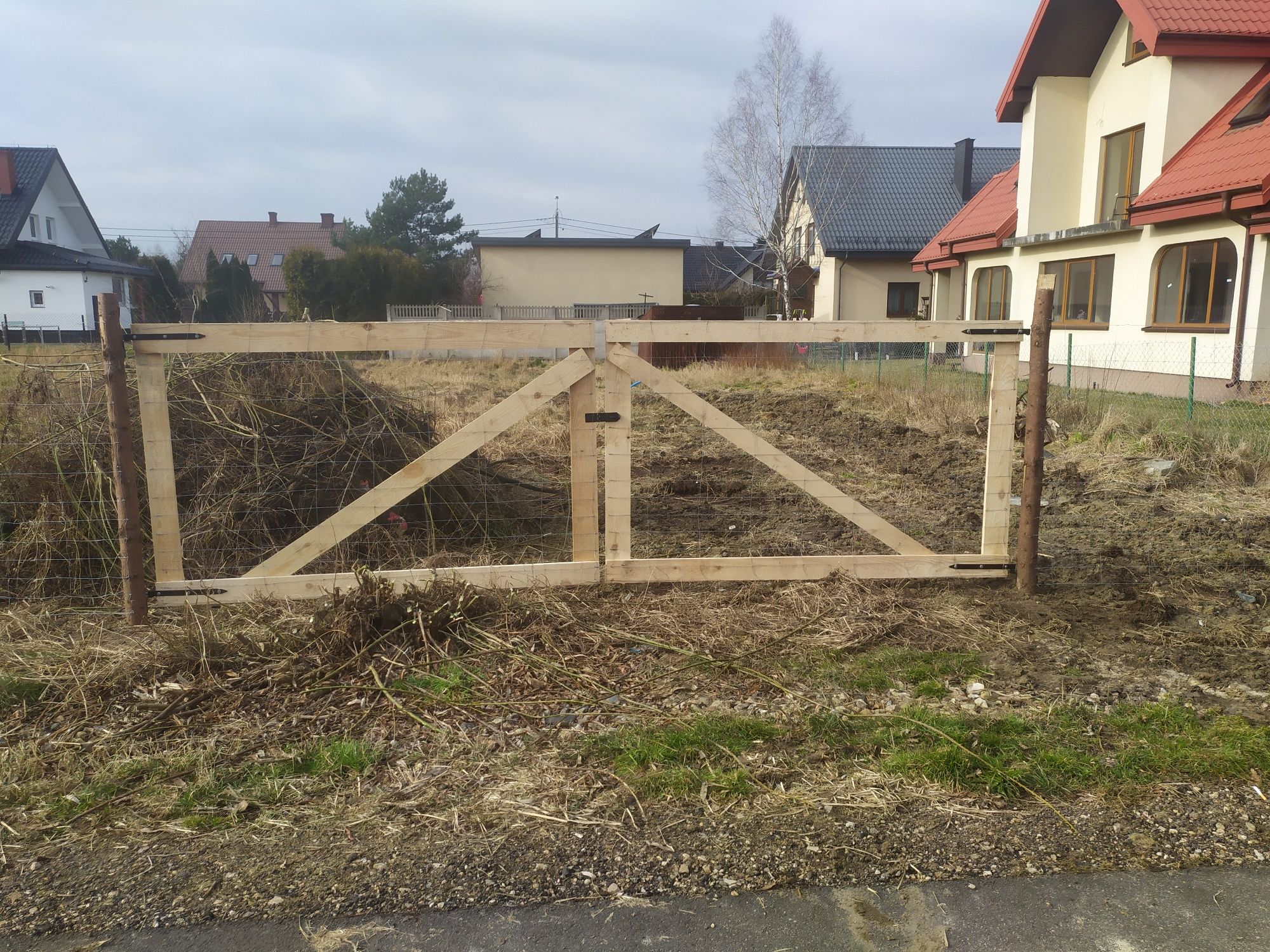 Ogrodzenia tymczasowe budowlane bramy siatka leśna