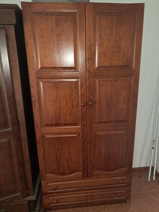 Roupeiro duas portas e duas gavetas