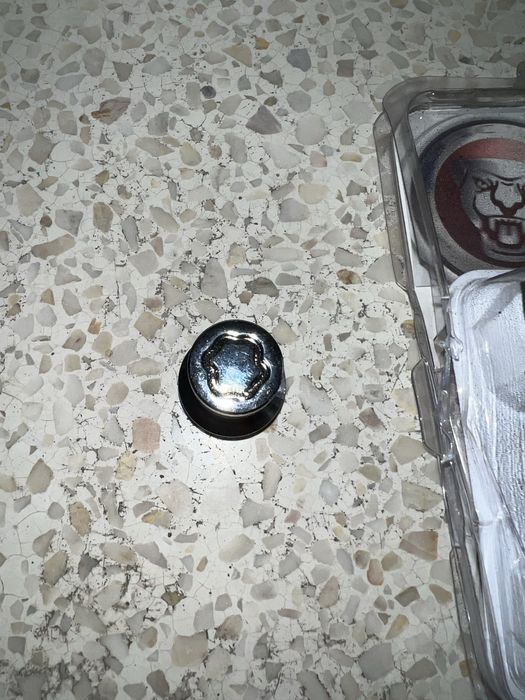 Śruby zabrzpieczajace do felg McGard Jaguar