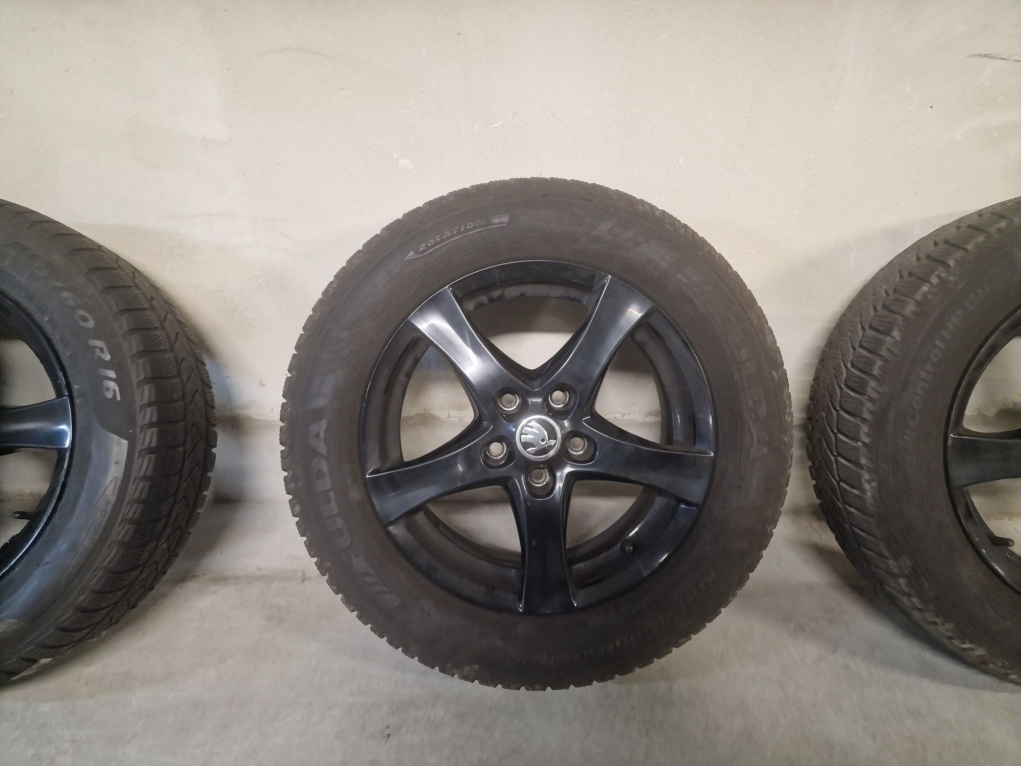 Felgi Borbet Skoda 5x112 6,5Jx16H2 ET41 z oponami zimowymi 215/60 R16