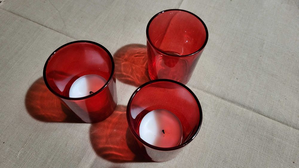 Bardzo ładne czerwone świeczniki na tealighty