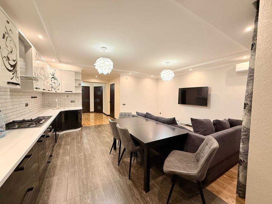 Кухня-студія +2 кімнати