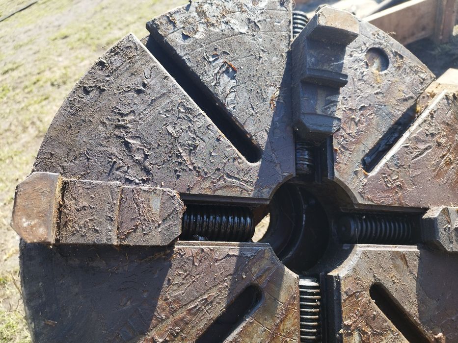 Zacisk uchwyt tokarski 4 szczęki