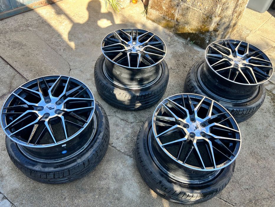Japan Racing 28 e Pneus Dunlop