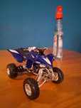 Miniatura Yamaha YFZ 450 escala 1:12
