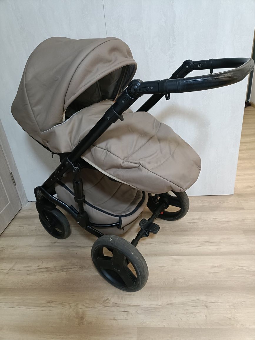 Продам коляску 2 в 1