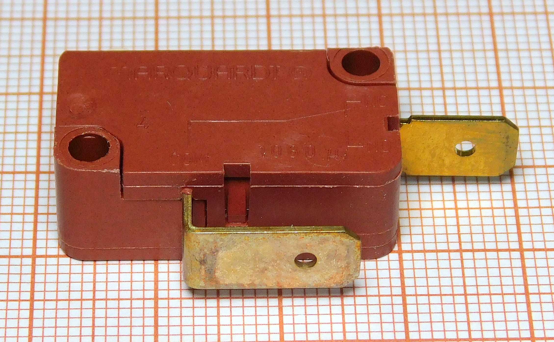 Przełącznik 16A 250V MARQUARDT MONO ROZŁĄCZNY [M16] - cena 2 sztuk
