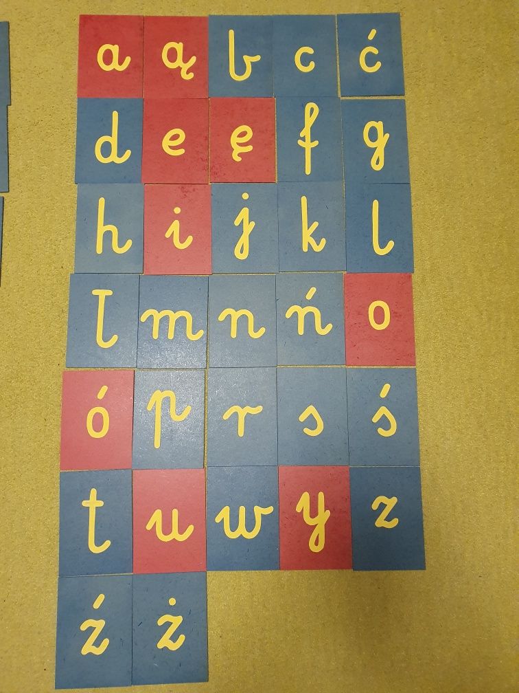 Szorstki alfabet pisany i liczby Montessori