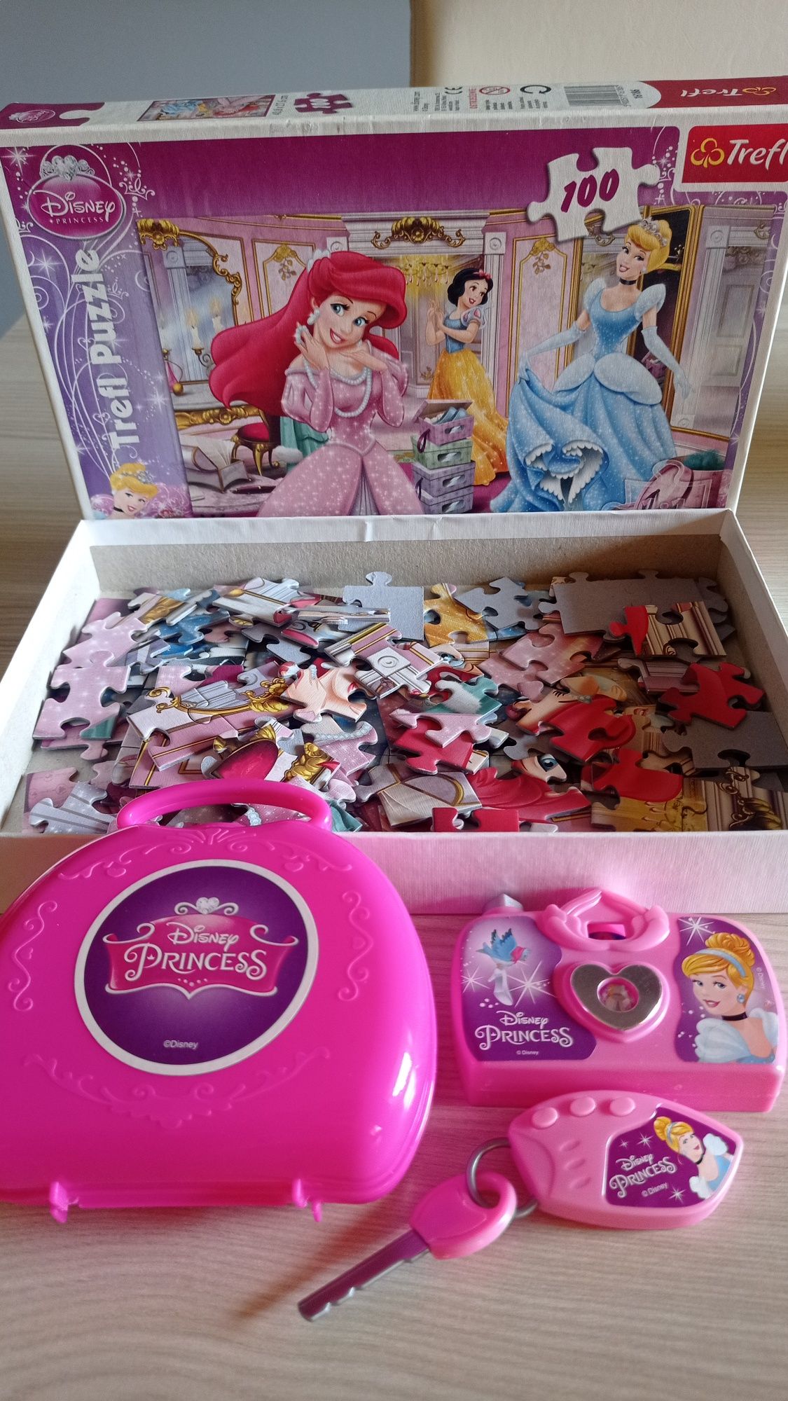 Puzzle Trefl + zabawki Księżniczki Disney torebka aparat kluczyk brelo