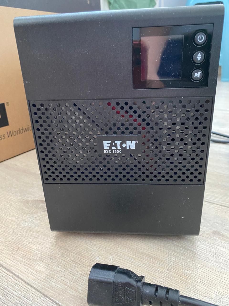 джерело безперебійного живлення  UPS Eaton 5SC