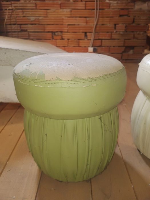 Пуфи з дермантину