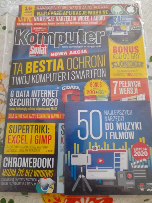 Komputer Świat z płytami zafoliowana