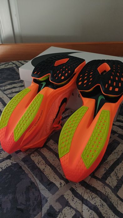 Nike air zoom alphafly next%2
alphafly next%2
Tamanho 43 Novo nunca us