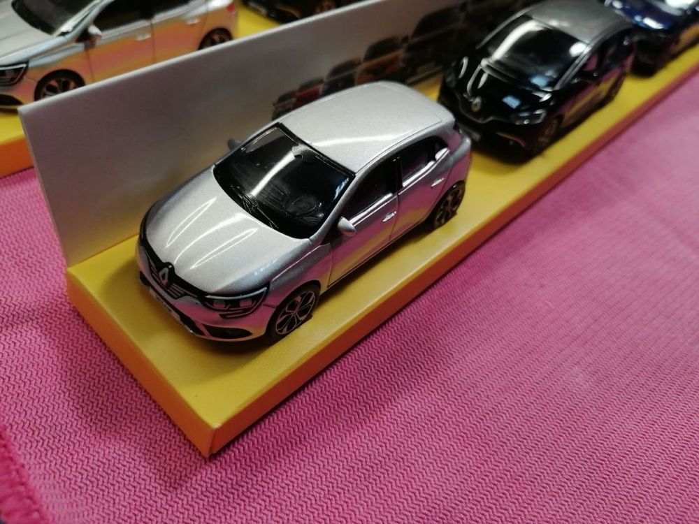 Модельки авто 1:64 renault megan 4, scenic 4, koleos