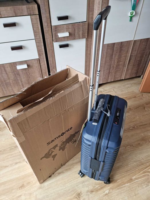 Walizka kabinowa Samsonite Upscape 55cm powiększana granatowa