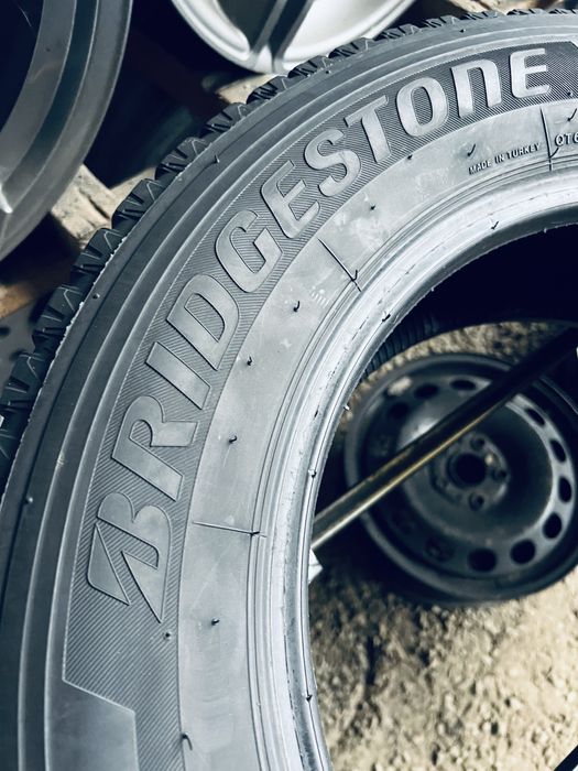 Шини Резина Зимові 215 65 16C Bridgestone Blizzak 2шт