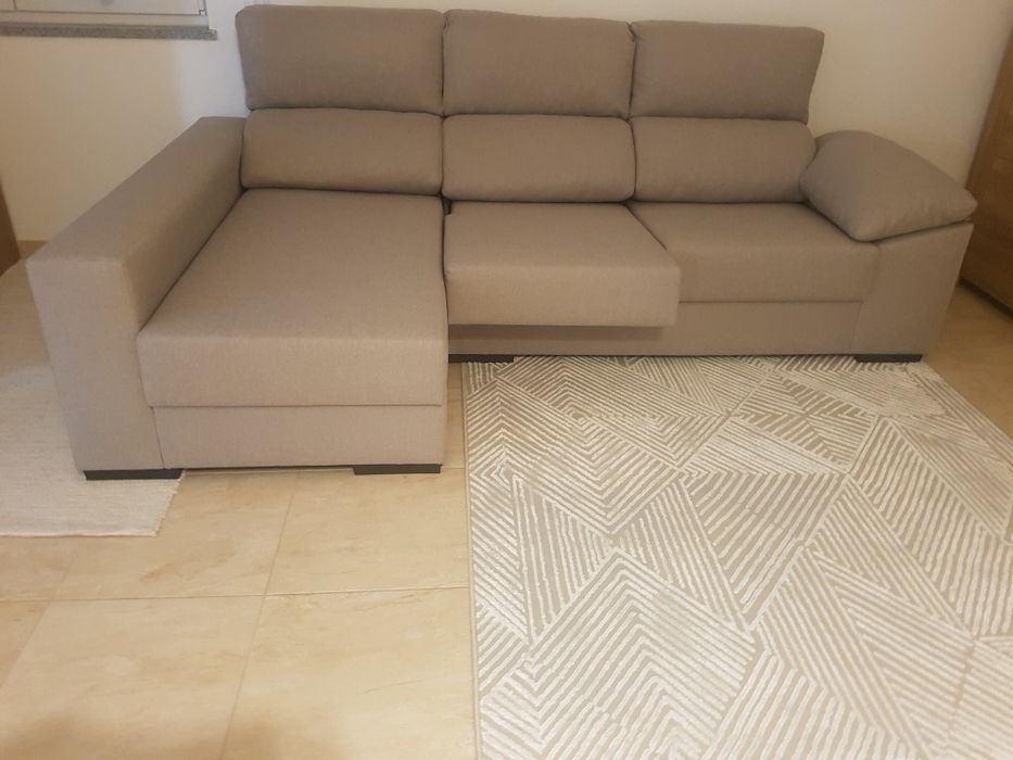 Sofá com chaise longue