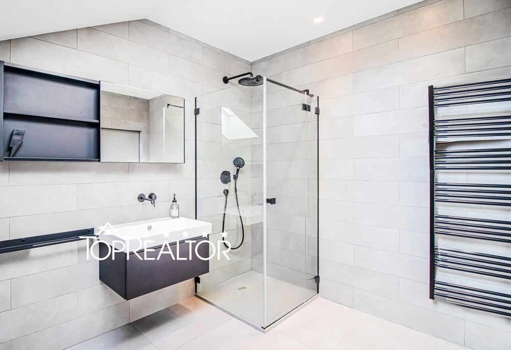 Продам 2-поверховий котедж у селищі Лісове. Лісопарк