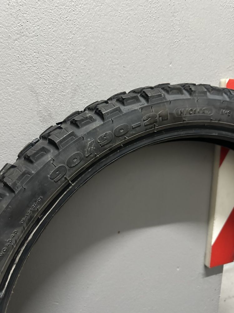 Ofereço - Michelin Anakee Wild frente 90/90-21 (Rasto 25%)