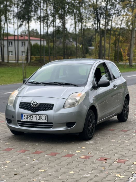 Toyota Yaris ll  2007r 1,0 / Klimatyzacja / Hak / Czujniki parkowania