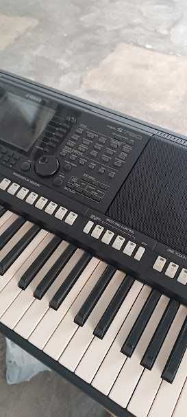 Yamaha PSR S-750