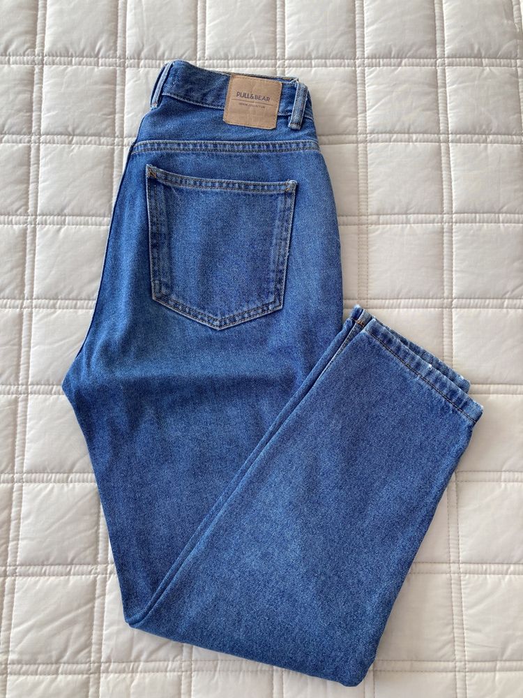 granatowe dżinsy spodnie mom fit jeans Pull&Bear