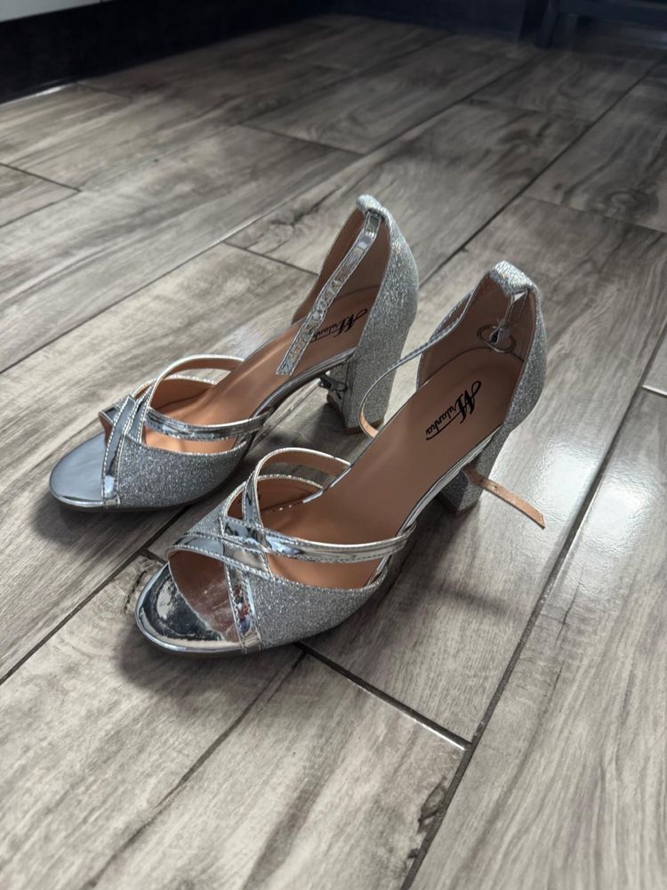 Buty wizytowe obcasy okolicznościowe 38 nowe