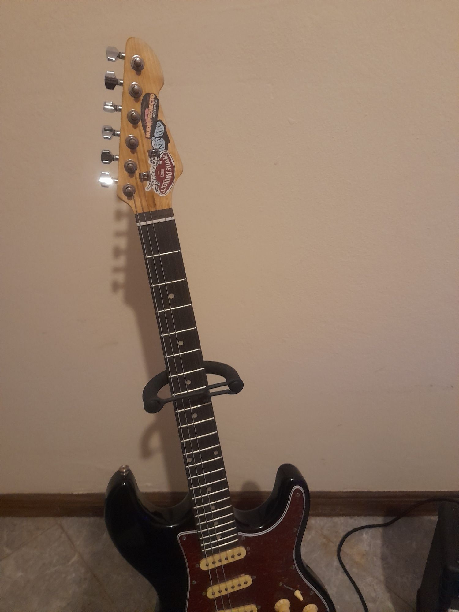 Guitarra Elétrica com Amp e acessórios
