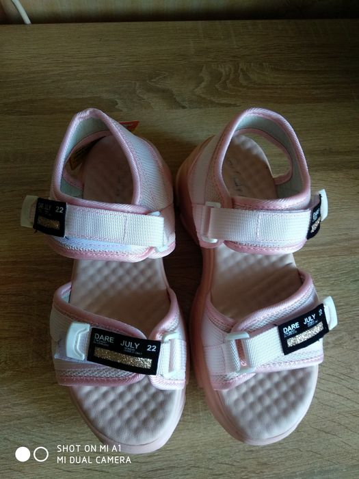 Босоножки  новые