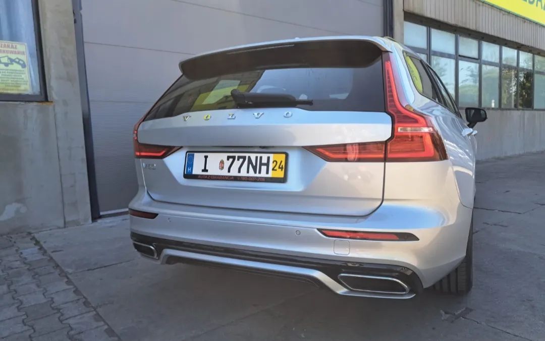 Volvo V60 83.000 Km Przebiegu R- design Kamery- Skóry-1 Rok Gwarancji !