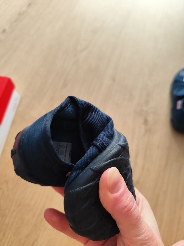 Kapcie Superfit rozmiar 25